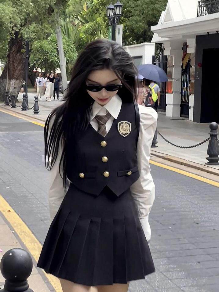 トレンドのスクールガールスタイル セットアップ 3点セット 制服風 スクールガール プレッピー レディース 春 夏 シャツ ネクタイ ベスト プリーツスカート 低身長マイクロミニ丈クロップド丈