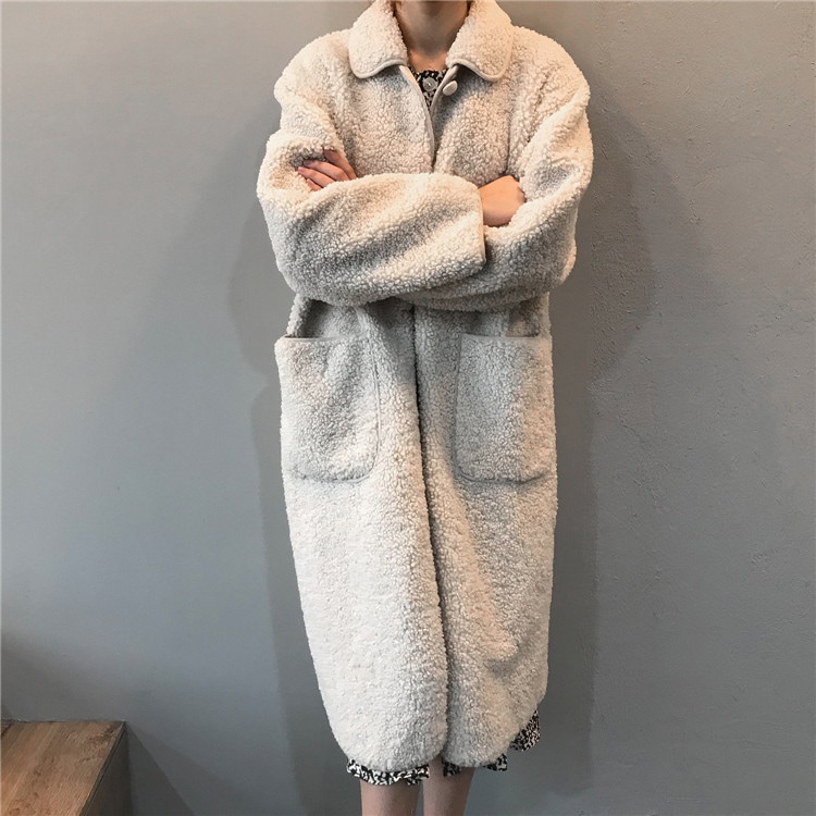 カジュアルに女性らしさをプラス チェスターコート ゆったりする ピュアカラー 中長セクション