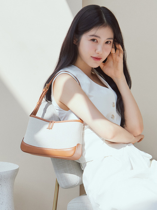 韓国人気商品 AMYキャンバスSMバケットショルダーバッグーTA(JHNCHA4BS828TA270) シンイェウンモデル着用