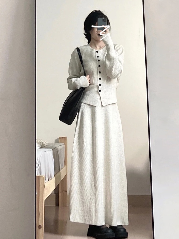 ニットジャンパードレス子供秋と冬2024新しい小さな香りの気質スーツシニア感覚の完全なセットを着用する