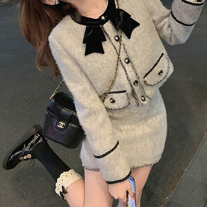 レトロニットスーツ レトロツーピース レディース トップス スカート ジャケット 上着 ノーカラージャケット ミニスカート ミニ ショート 長袖 クルーネック スリム 細身 リボン ボタン バイカラー