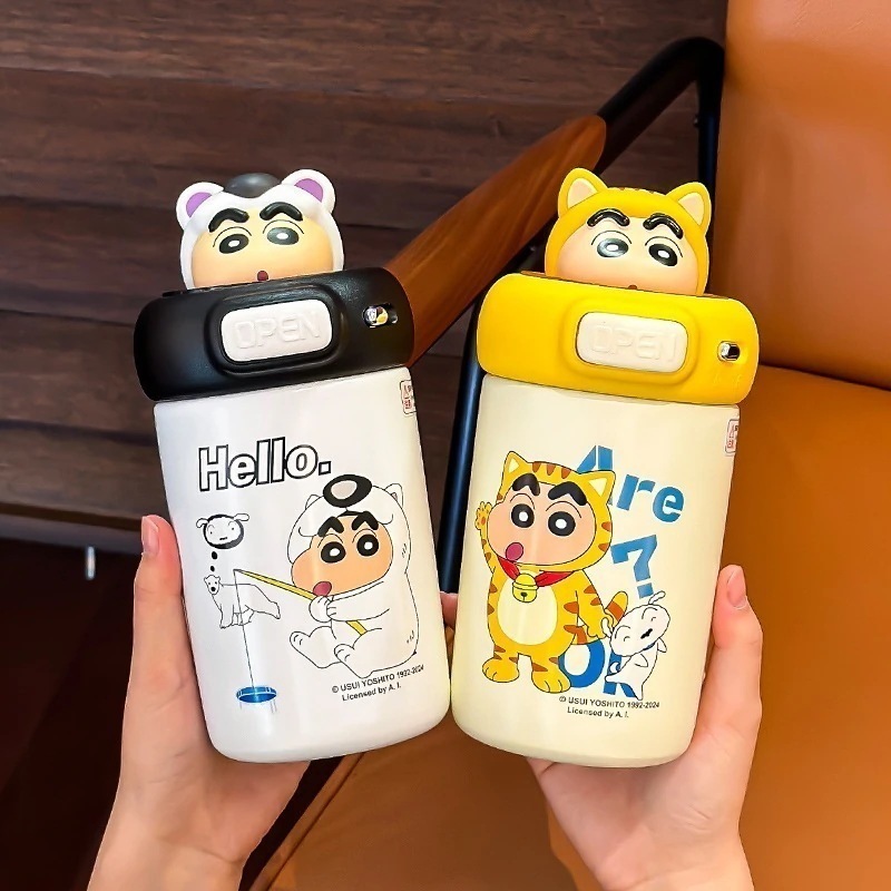 【迅速な出荷】600ML秋冬 キャラクター クレヨンしんちゃん 子供用水筒 水筒 子供用保温カップ 子供用コップ女子学生冬必須デスクトップストローカッププラスチックコップ 男女の小学生 通学用水筒 携