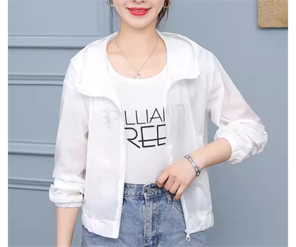 レディース トップス ジャケット パーカー アウター 上着 羽織 前開き ショート 長袖 ストレート ファスナー ポケット 前開き フード 薄手 かわいい 大人可愛い きれいめ シンプル カジュアル