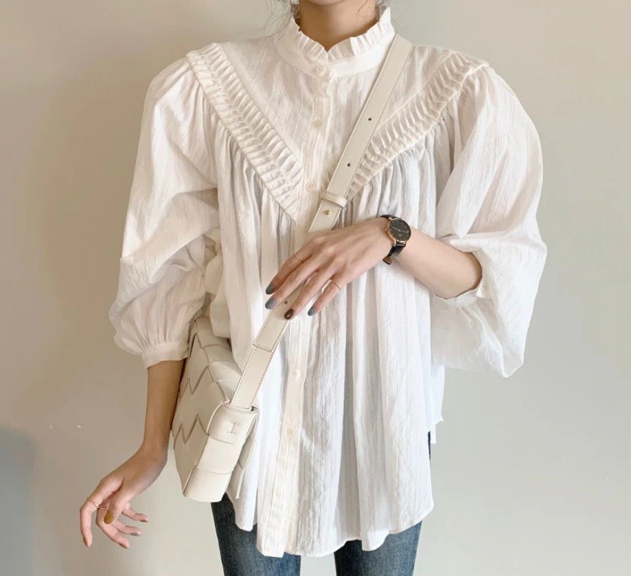 トップス シャツ ブラウス 白シャツ 白トップス 袖あり 長袖 ボリューム袖 ラウンドネック 襟なし ストレート フリル 前開き 薄手 かわいい 大人可愛い きれいめ シンプル カジュアル 大人 上品
