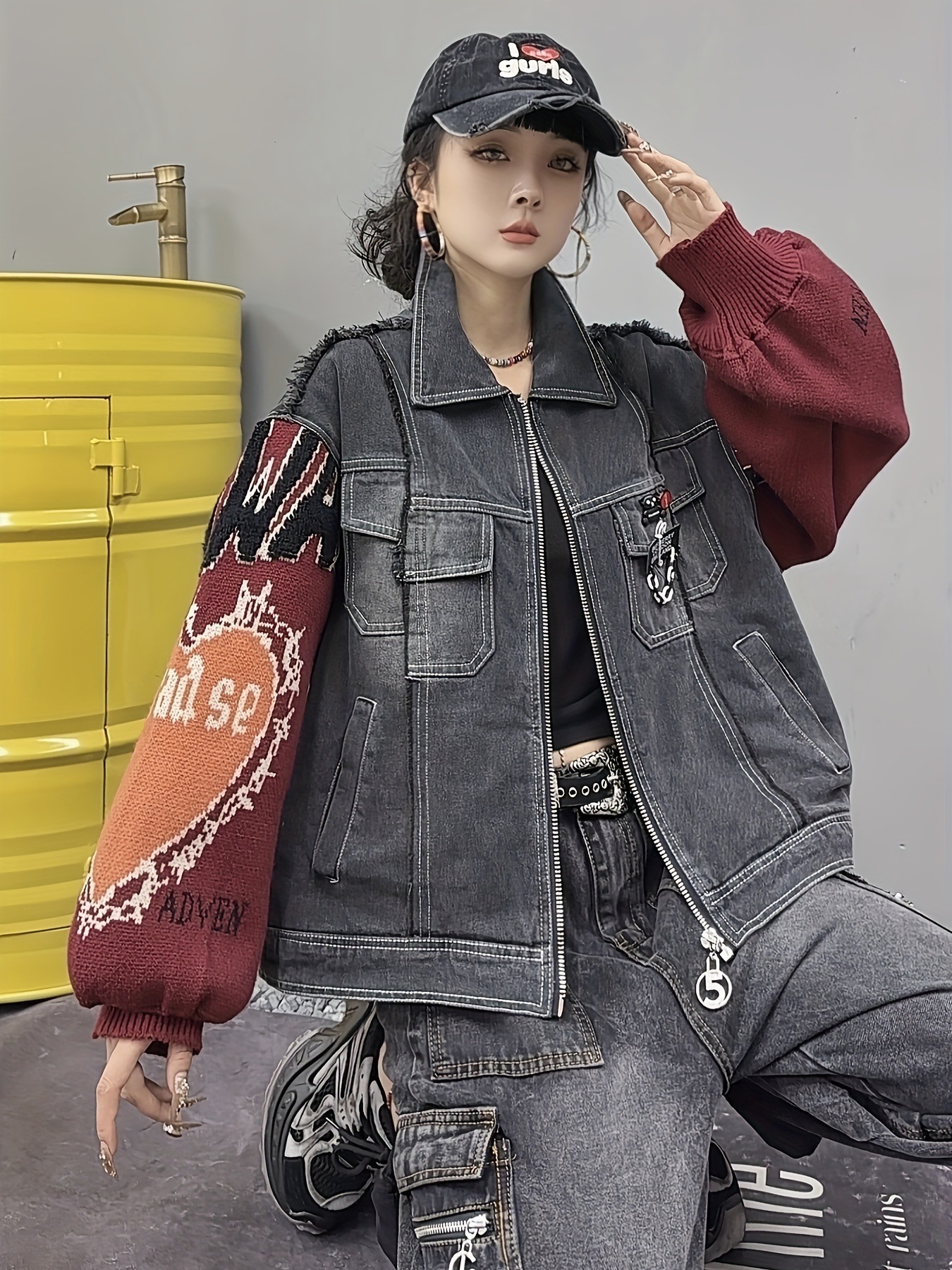 女性のカジュアルなラペルカラーデニムジャケット刺繍アルファベットパッチワークポリエステル混紡非ストレッチランタンスリーブレギュラーフィットコートボタンディテールとシングルブレストのプラケッ 5,116円