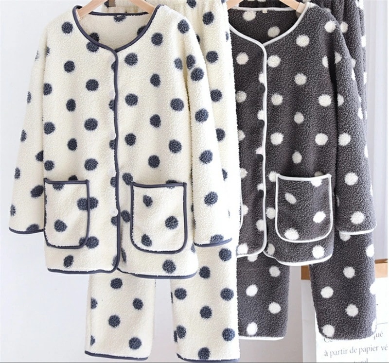 【本日限定】冬 もこもこ パジャマ ルームウェア 上下セット　トップス＋ズボン ドット柄　長袖　ふわふわ 　部屋着 冬　暖かい　セットアップ　秋冬　レディース　寝巻き　ナイトウエア 寝間着