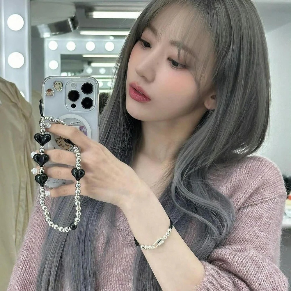 【デザインがきれいでユニーク】素敵なと韓国のスタイルの宮殿シルエット・サクチャン39sakuchan Celebrity Checkin Checkin Metal Round Beads Love