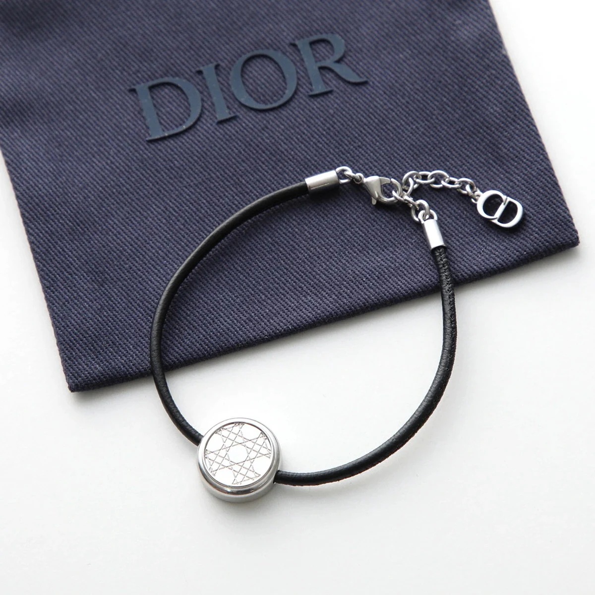 Dior ディオール コードブレスレット B2538HOMLE メンズ レザー ロゴ カナージュ メタルコイン CDチャーム 004 B2538HOMLE_D004