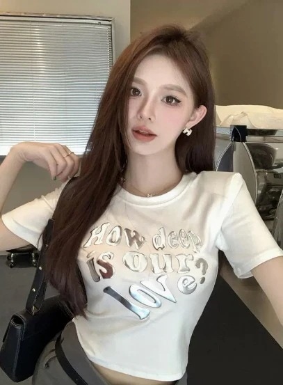 トップス カットソー ショート丈 袖あり 半袖 襟なし 丸襟 スリム タイト 細身 ストレート かわいい 大人可愛い きれいめ シンプル カジュアル 大人 おしゃれ お洒落 かっこいい 大人女子