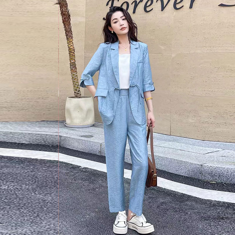 女性のためのソリッドカラーの七分袖スーツ夏の新しいスタイルの小さな薄くて通気性のある小さなスーツトレンディなツーピーススーツ