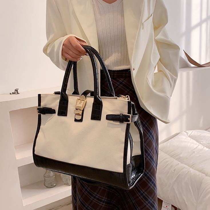 P2倍&クーポン有斜めがけ 肩がけ 大容量 バッグ レディース 四角 ベルト キャンバス 厚手 シンプル カジュアル かっこいい スタイリッシュ 無地 通勤 通学 お出かけ 旅行 休日 普段使い コー