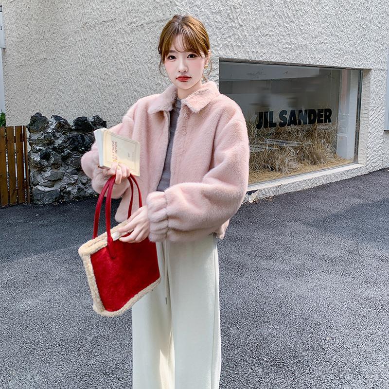 2024年冬新しいスタイルの女性用ピンクの豪華なジャケットとても素敵小さくて短くて暖かいファーオールインワン