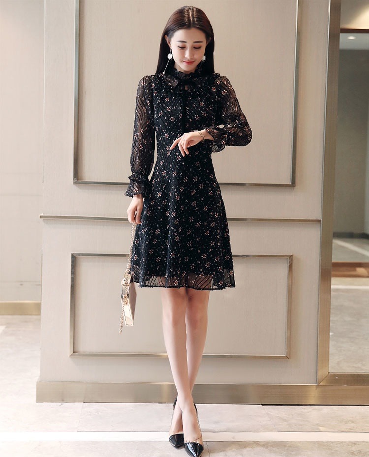 1156．花柄シフォンミニワンピース（ブラック）