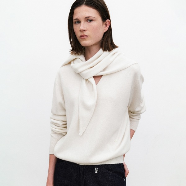 ESSENTIAL CASHMERE TRIANGLE SCARF (SF-0007) 6,300円