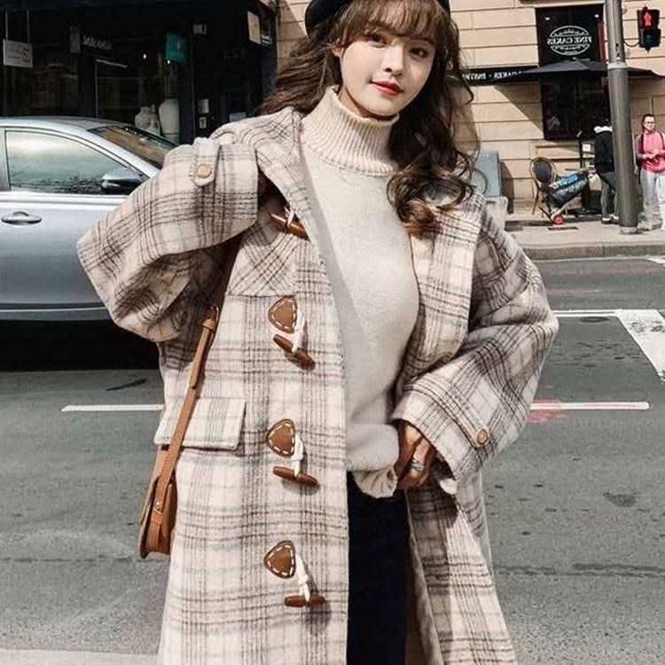 アウター コート 上着 ダッフルコート 膝丈 ひざ丈 半端丈 長袖 ドロップショルダー ストレート ワイド フード付き ポケット 前開き ダッフルボタン かわいい 大人可愛い きれいめ カジュアル