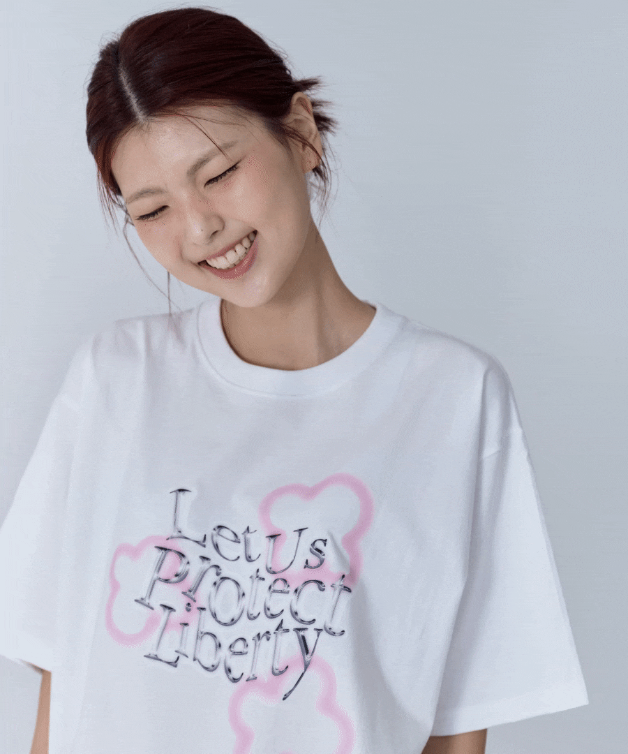 ピンク蝶グラフィティ半袖Tシャツ[ホワイト]