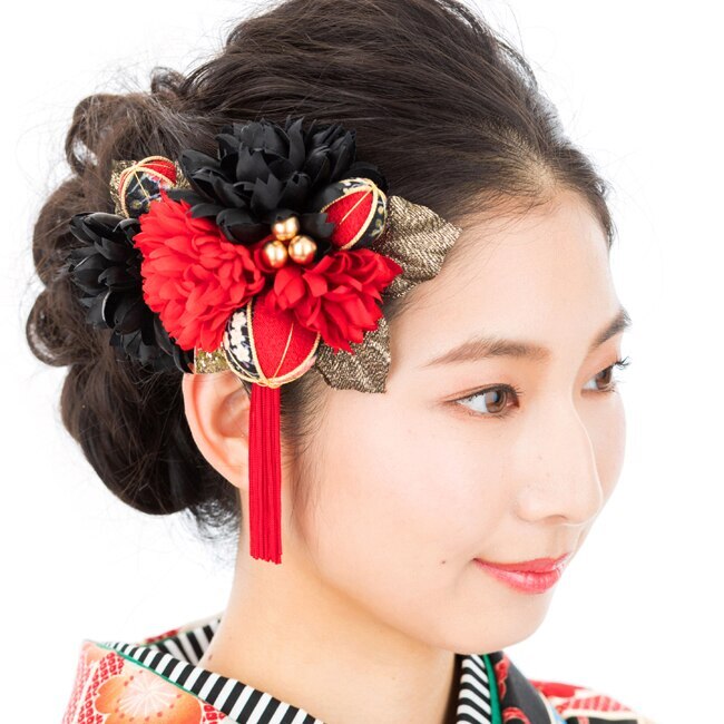 髪飾り W24- 成人式 卒業式 ちりめん 玉 タッセル Ｕピン コーム 2点セット