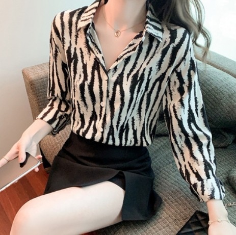 ゼブラ柄長袖ブラウス モテ 目立つ ブラウス 長袖 トップス 爽やか スタイル 可愛い きれいめ シンプル カジュアル 上品 おしゃれ かっこいい レトロ アジアン 可愛い