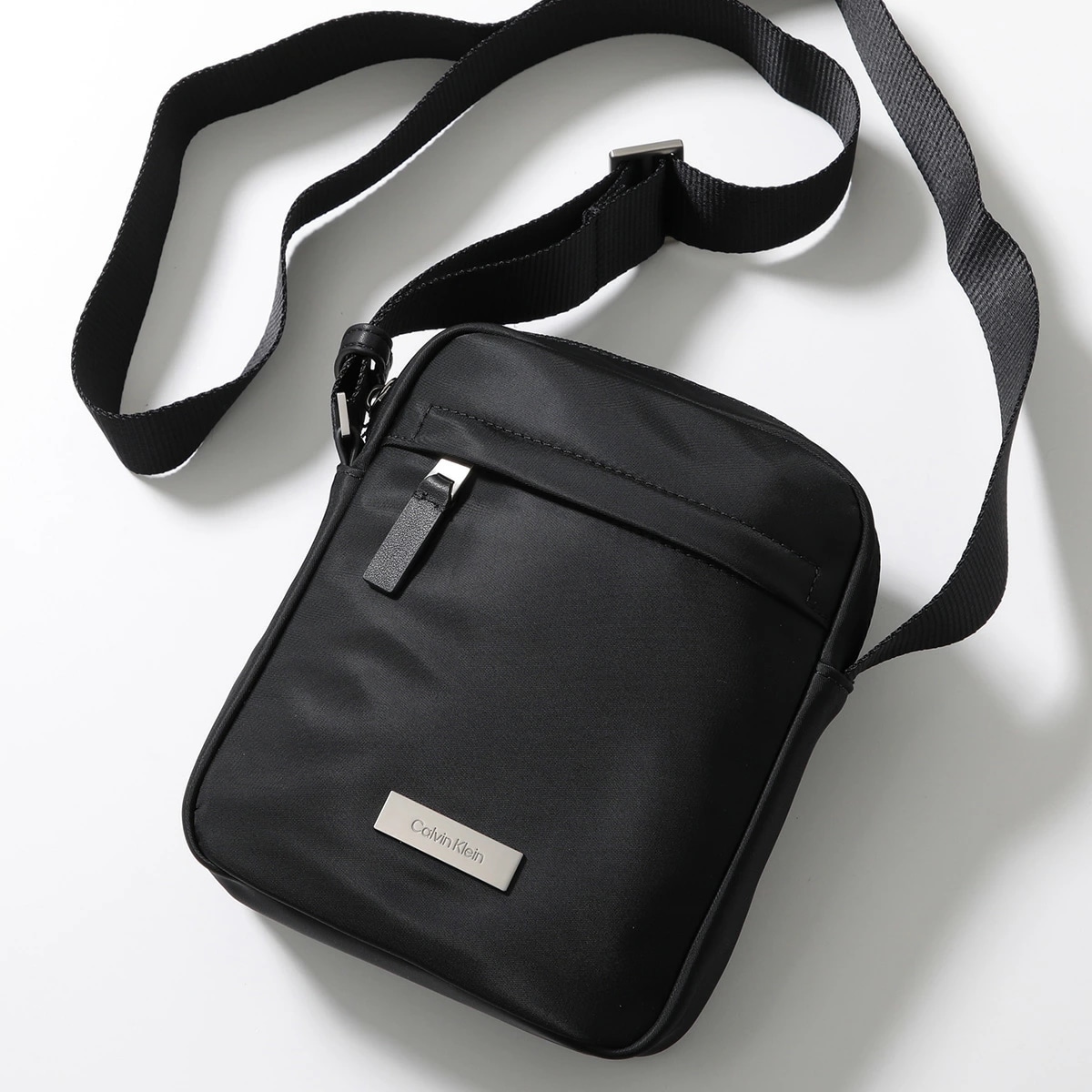 Calvin Klein カルバンクライン ショルダーバッグ SLEEK REPORTER LV04D3180G メンズ ナイロン クロスボディ ロゴ 鞄 UB1/Black