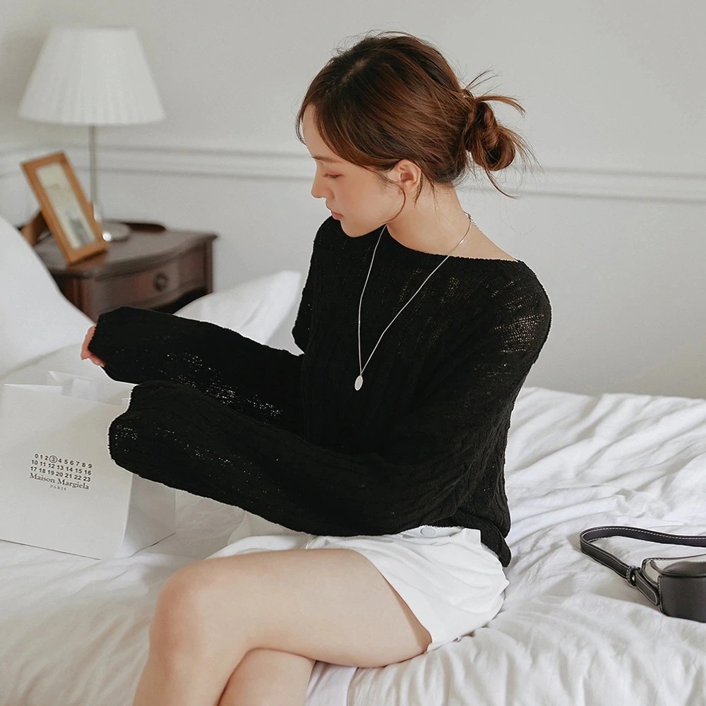 後ろスリットケーブル編みニットトップス