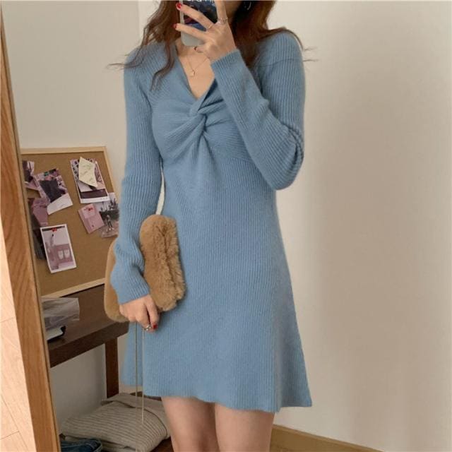 【短納期】韓国ファッション 春 新品 スリム 気質 百掛け 個性 交差する キンク Vネック ニットワンピース