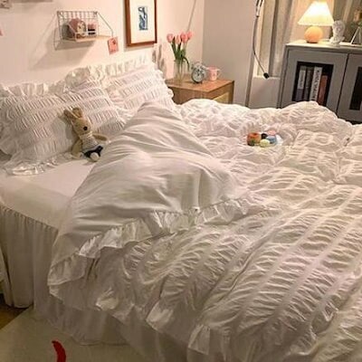 韓国風の青い4点セットの布団カバーのフリルのシングル3点セットの布団は無地のベッドのスカートのシーツ