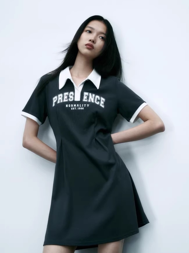 夏 婦人服 アメリカン カレッジ スタイル レター プリント プリーツ ポロ ドレス 学生風 個性的 ワンピース ミニ ミニ丈 ショート ショート丈 袖あり 半袖 Vネック 襟付き シンプル 大人