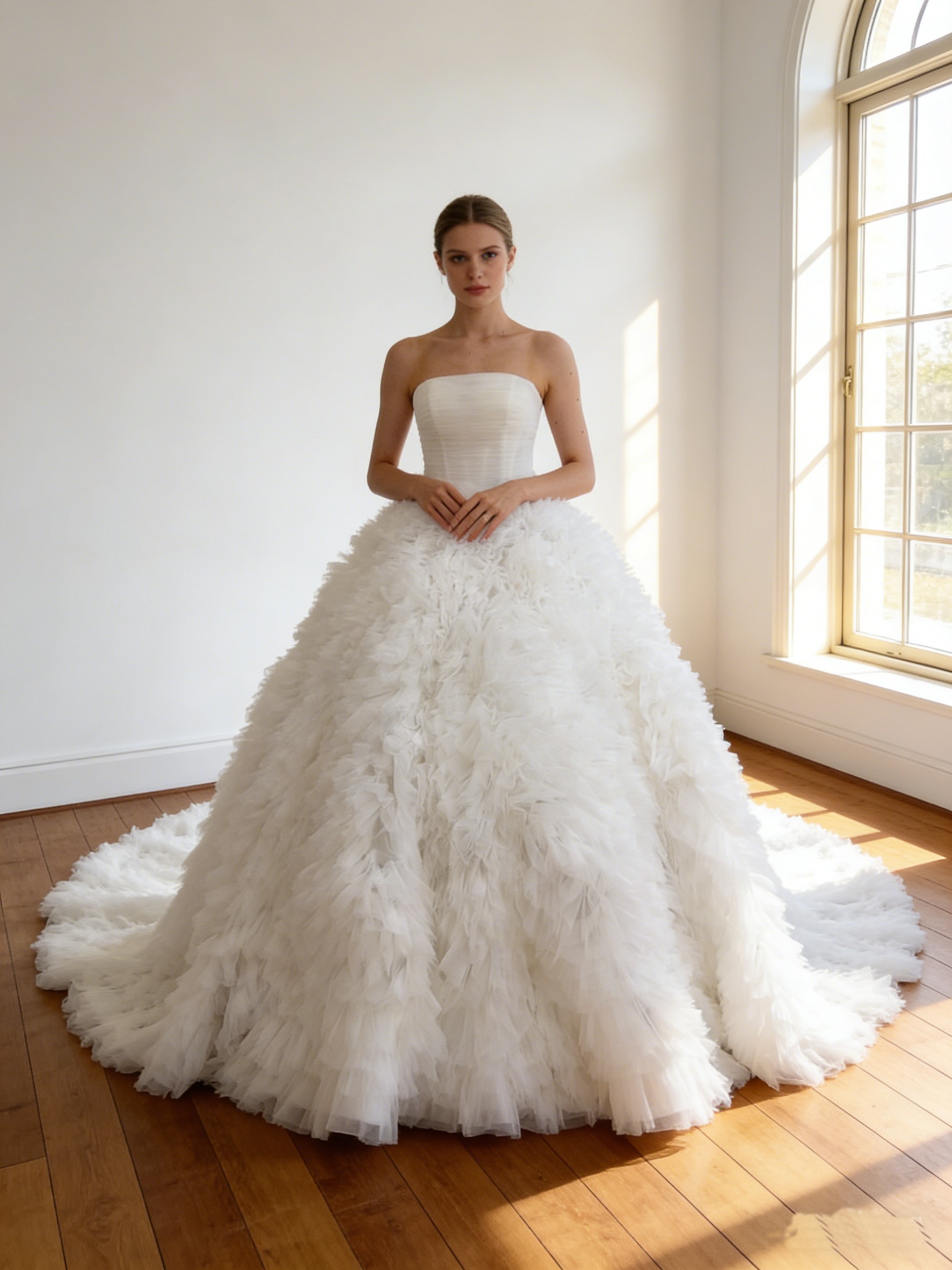 ウエディングドレス オフホワイト ビスチェドレス フリルドレス 華やかなトレーン 編み上げ 披露宴/結婚式