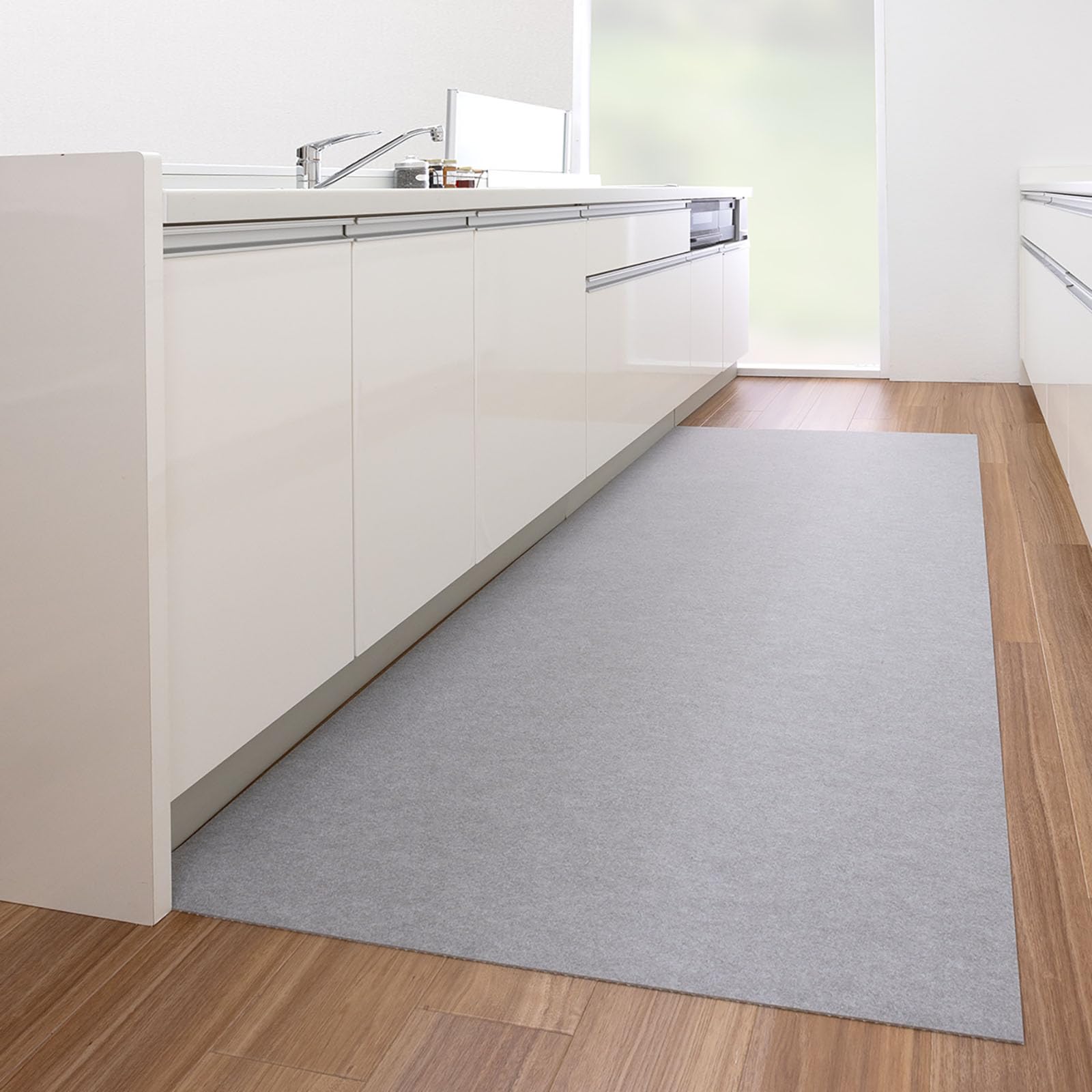 サンコー キッチンマット はっ水 洗える ロングマット 台所 廊下 日本製 おくだけ吸着 フラットタイプ 90×180cm グレー KY-28