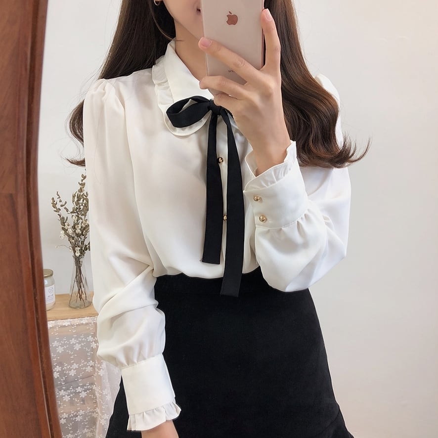 トップス ブラウス 袖あり 長袖 フリル メタルボタン ボウタイブラウス ショート丈 バブルスリーブ かわいい 大人可愛い シンプル カジュアル 大人 おしゃれ アジアン 大人女子 こなれ感 wto0