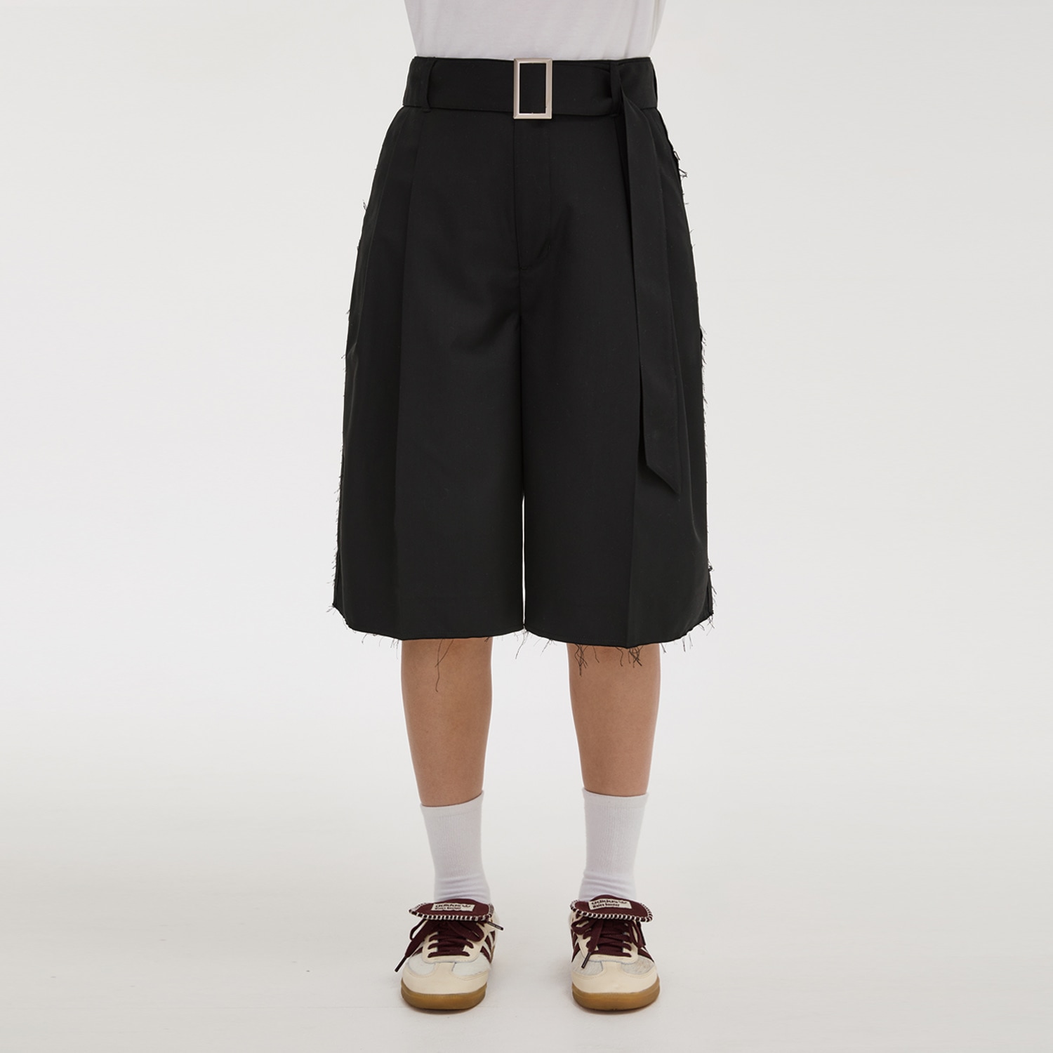 Cut-out short pants BLACK