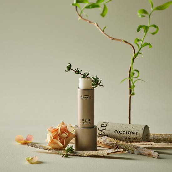 テイラーセンツ ソリッドパフューム コージャアイボリー