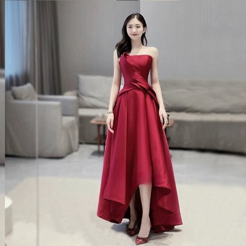【2枚購入で 3oo円OFF】2025ショートフロントおよびロングサテンストラップレスバーガンディブルゴーニュブルゴーニュブライドドレスバンケットホストドレス
