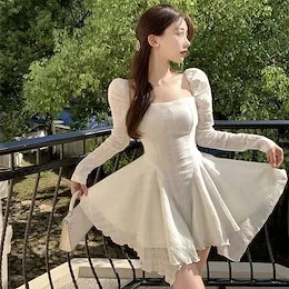 フランスの白いスクエアネックのドレスの女性の秋と冬の純粋な欲望セクシーな薄いスカートの底入れ