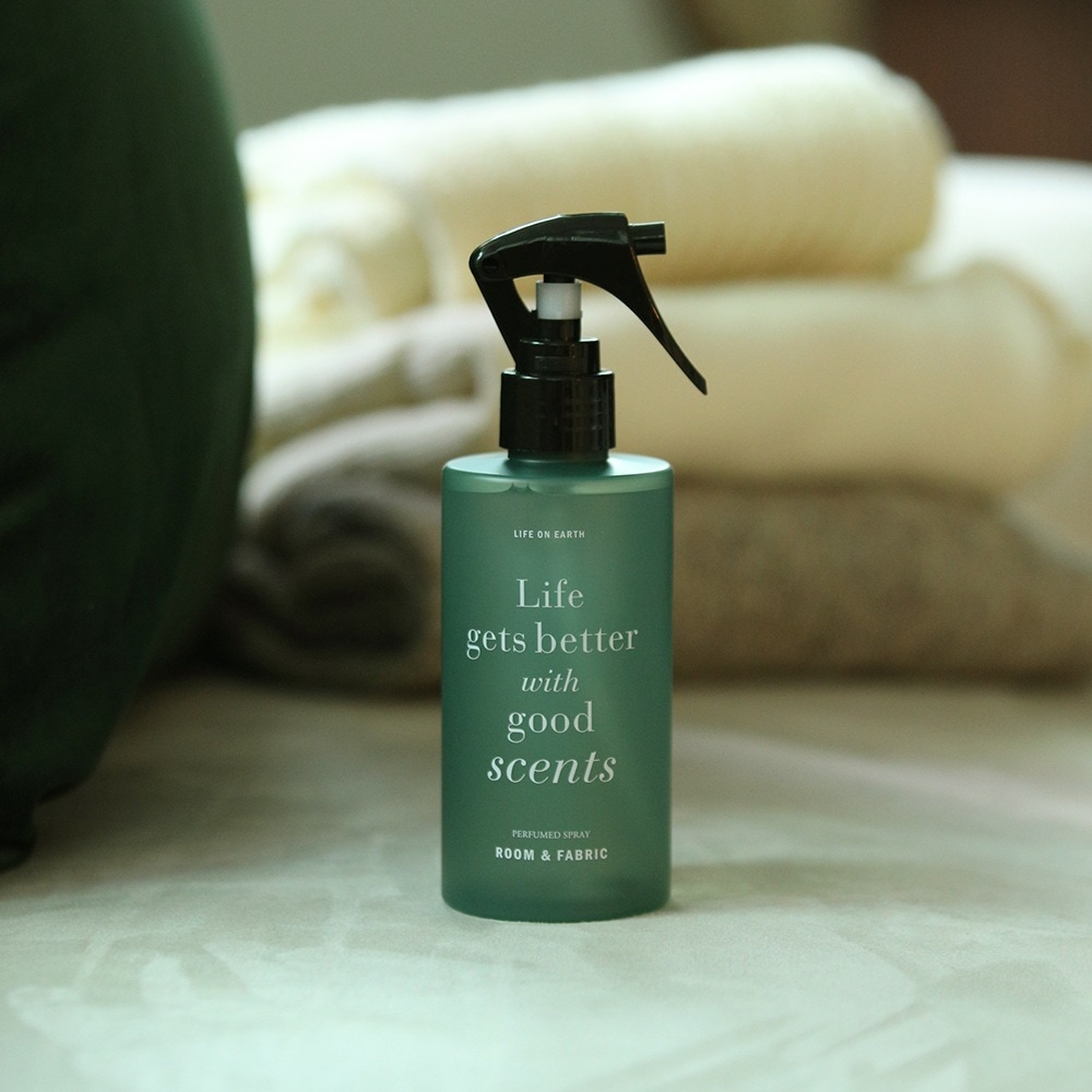 ルーム＆ファブリックスプレー210ml / ルームスプレー 消臭剤 - 香水香り