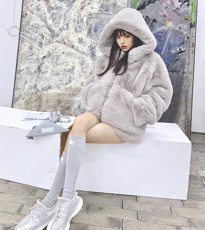 Song ZuerXu LuJingtianXiaobaiLin YunZhang TianaiXiao Zhan同じ新しい雪だるまのパーカー毛皮のフード付きジャケット
