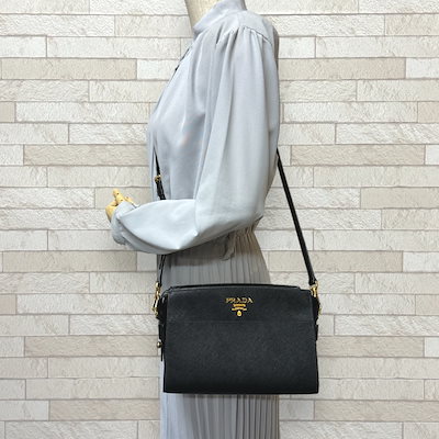 美品 PRADA プラダ テスート 三角ロゴプレート ブラック 黒 良し シルバー金具 ナイロン /プラスチック ショルダー