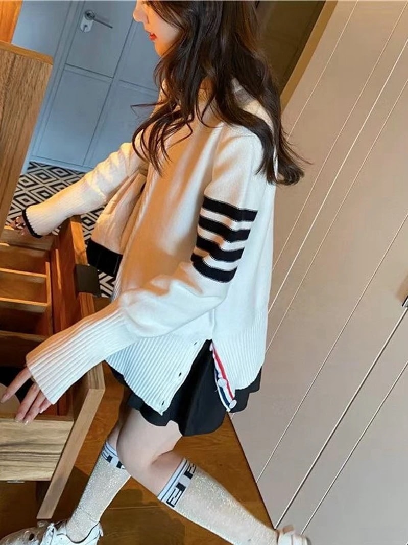 ニット セーター レディース アシンメトリー ケーブル編み リブ 萌袖 長袖 ラウンドネック サイドスリット 着回し おしゃれ 大人可愛い カジュアル 暖かい 伸縮性 お出かけ デート 白 S M L 5,442円