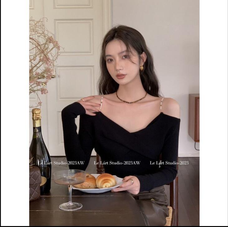 美ラッドの新作セクシートップスデザインデコルテビーズキャミソールで痩せ見えねじれ雰囲気長袖ニット