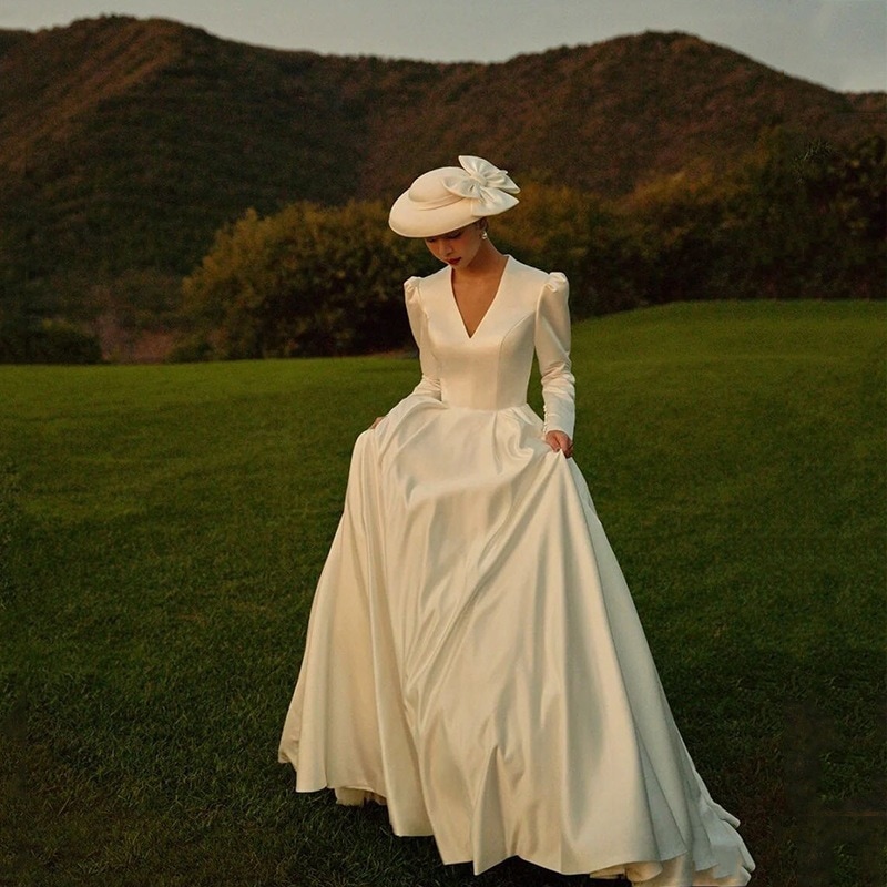 長袖vネックの主なウェディングドレス春の新型レトロなフレンチサテンの新婦がそろっています