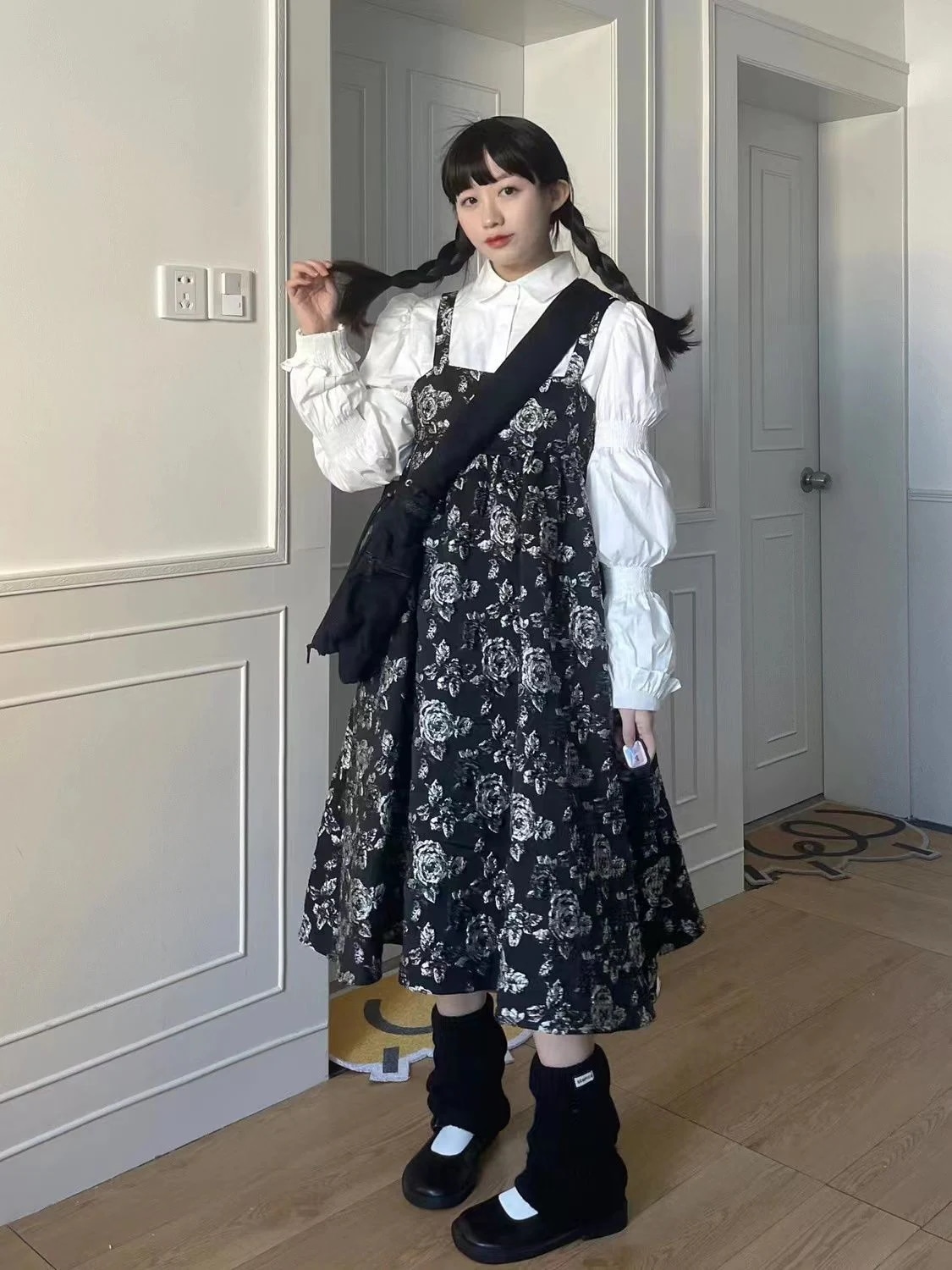 【3日以内に出荷】 Qoo 10限定 ロリータ フランス 復古 花びらスリーブ シャツ ストラップワンピース 二点セット