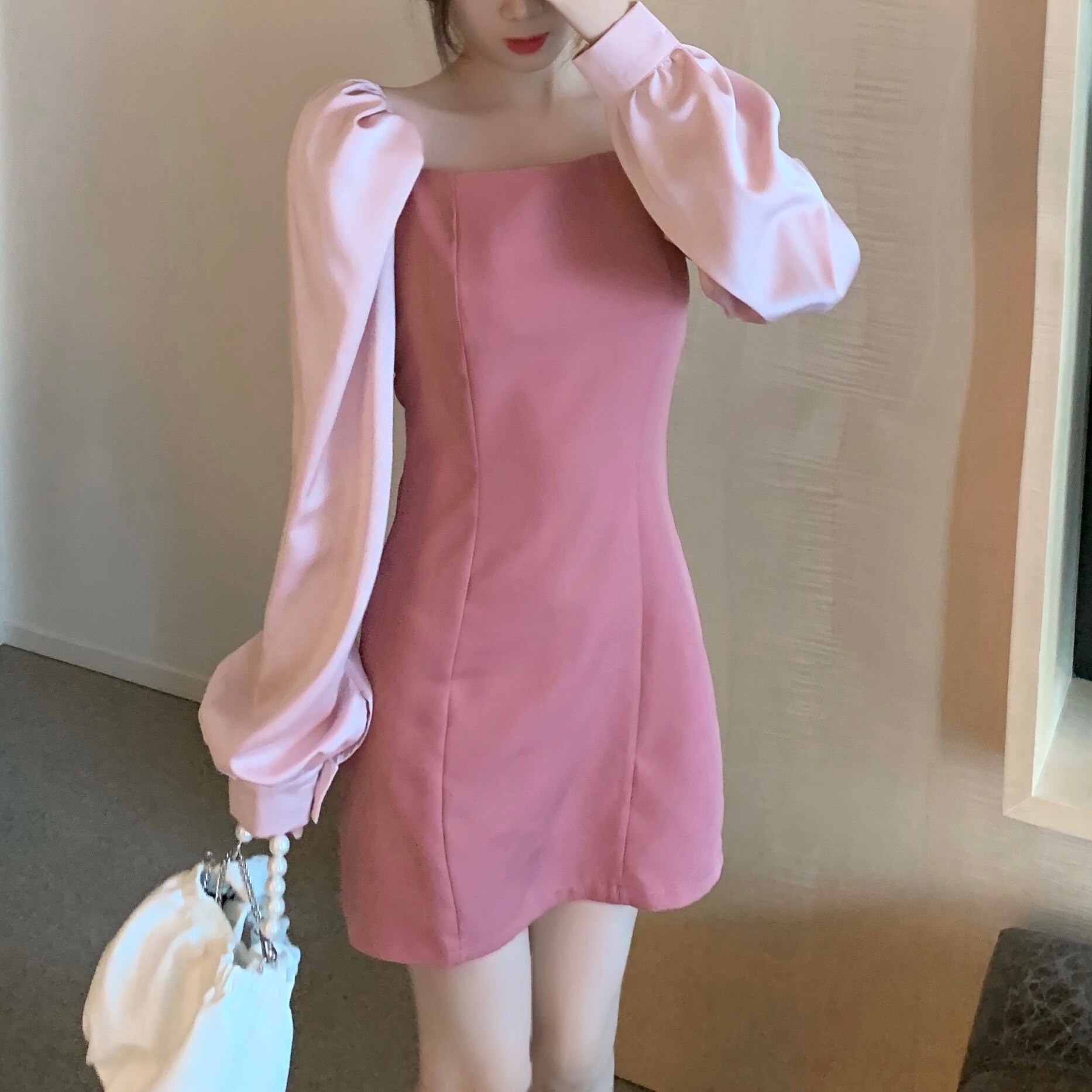 レトロ風 ワンピース 長袖 春 かわいい ワンピドレス ミニ丈 パフスリーブ 萌袖 スクエアネック タイト 細身 背中魅せ ピンク S M L ジャスト かわいい 大人可愛い きれいめ 大人 無地 韓
