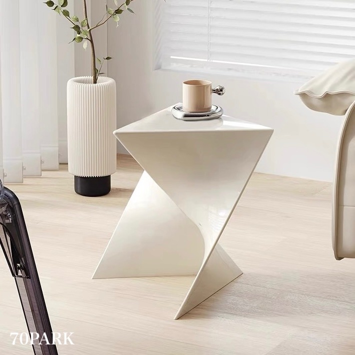 アクリル トライアングル スツール サイドテーブル 全2色 おしゃれ テーブル 韓国インテリア 韓国雑貨 韓国っぽ インテリア雑貨 韓国