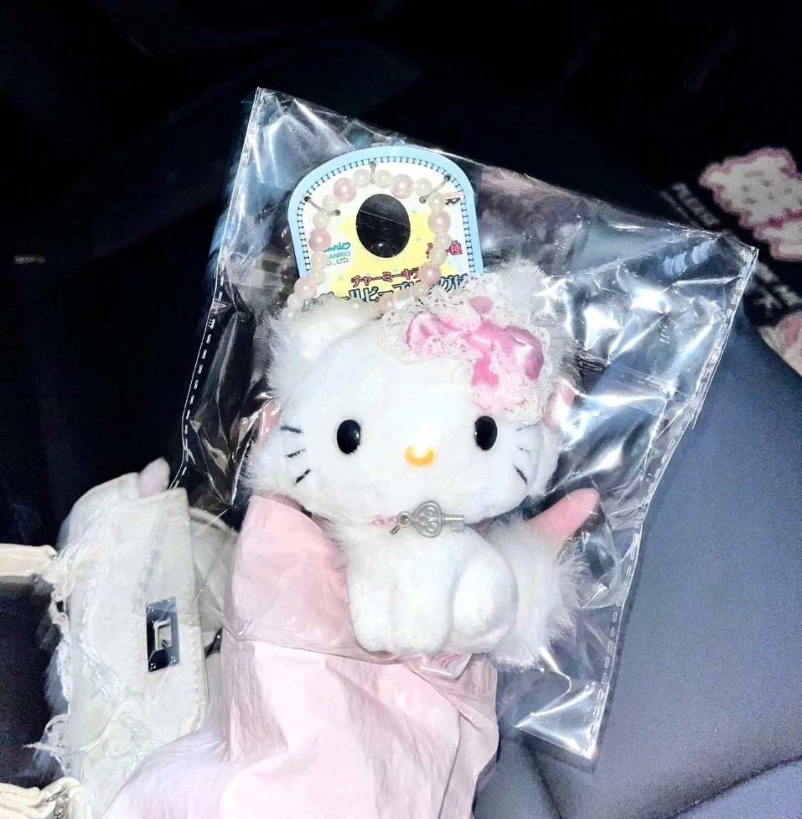 【本日限り】【激安販売】ハローキティチャーミーピンクリボンキティペンダント キーホルダー