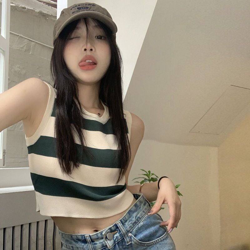 【1つ買うと1つ無料】 の準備ノースリーブストライプキャミソールサマースリムショートベストアウター着用ノースリーブトップスレディース 韓国ファッション