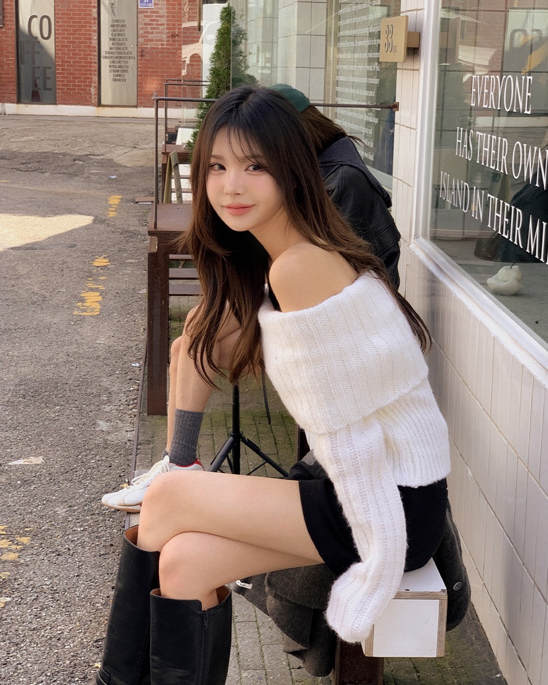 ズイウールオフショルダーニット韓国ファッション レディース