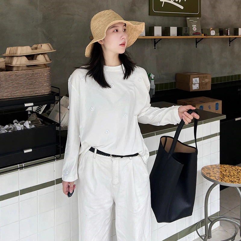 綿混ラウンドネック白花柄ハンドビーズ長袖tシャツレディース新作トップス