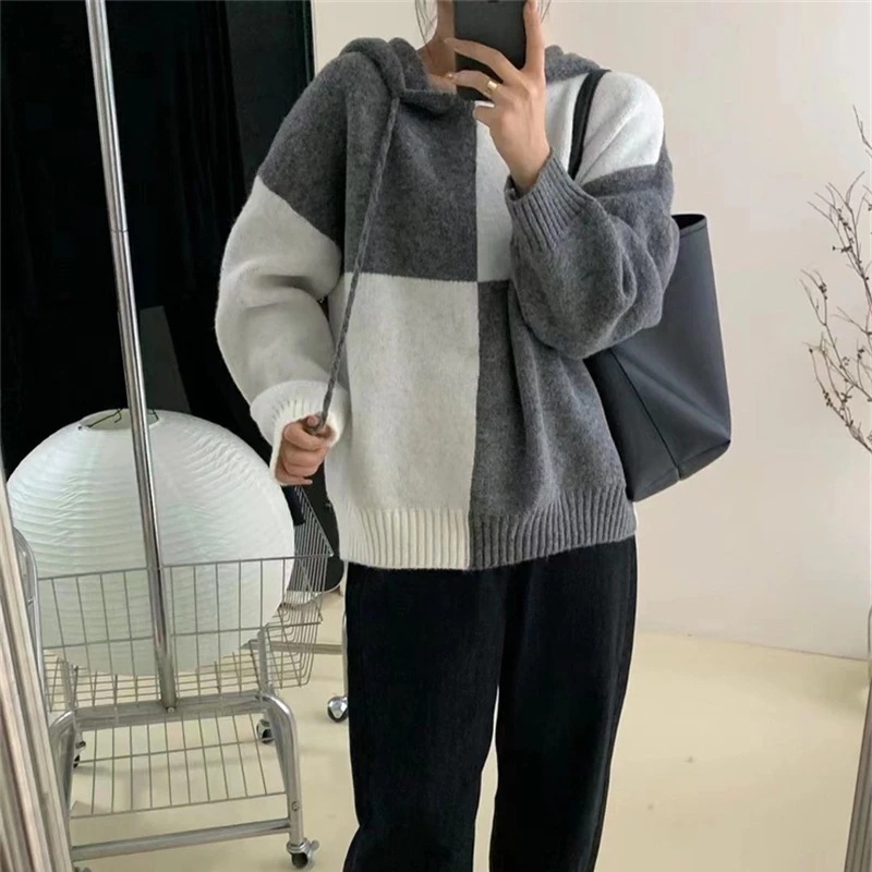 秋冬の女性用の厚いフード付きカラーブロックセーターゆったりとした怠惰なスタイルのトップ柔らかいワックスのような底付きセーターレトロなジャケット