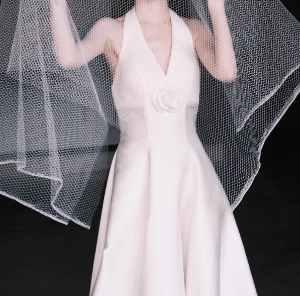 ワンピース ドレス ロング 袖なし ノースリーブ Vネック ホルターネック 背中開き フェミニン タック タックプリーツ シフォン ウエストマーク ハイウエスト かわいい 大人可愛い きれいめ