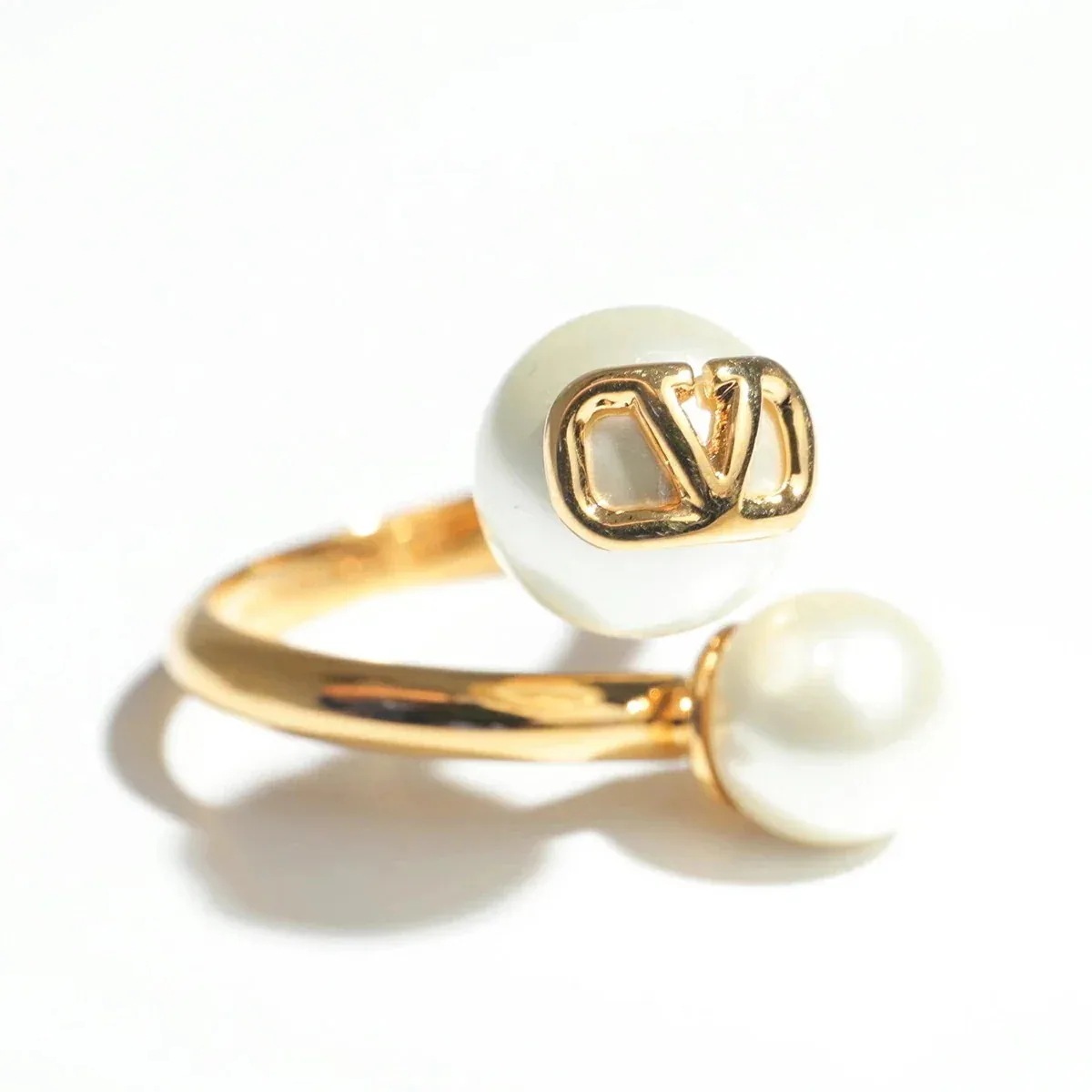 VALENTINO ヴァレンティノ リング 5W2J0W79 UXM レディース Vロゴ メタル パール オープンリング 指輪 アクセサリー 0O3 【mega】 30,672円